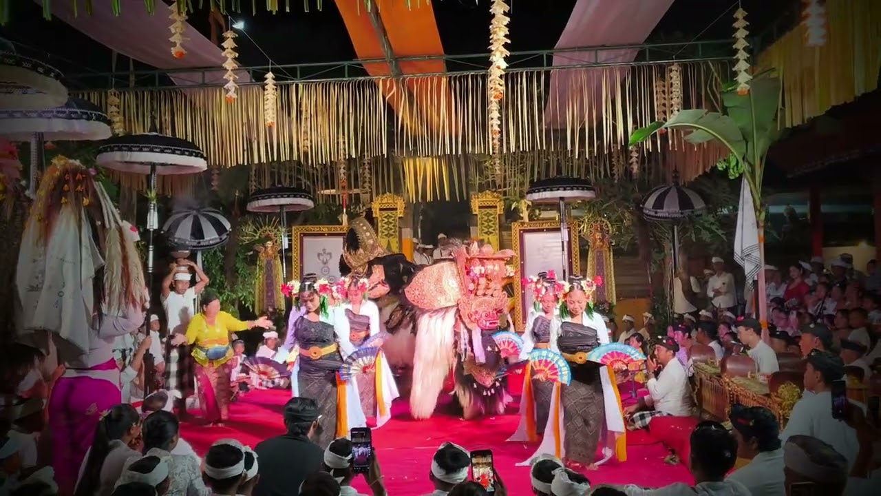 KUPU-KUPU TARUM // PURA PENATARAN AGUNG JUKUT PAKU #napakpertiwi