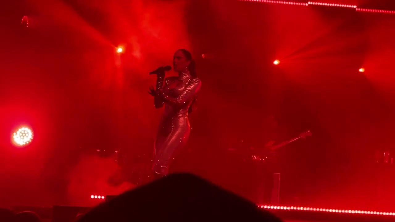 Snoh Aalegra - “Whoa” Live at The Fillmore Philadelphia