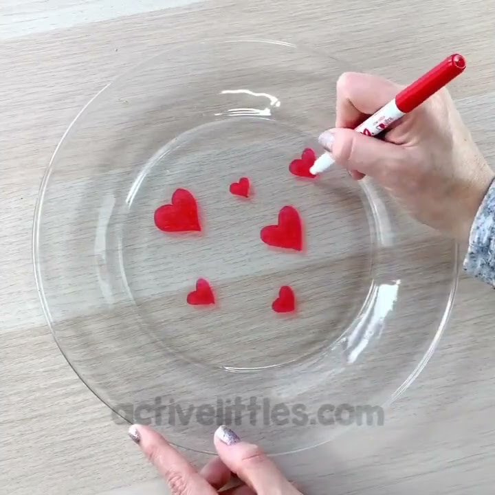 Draw on Water - Dry Wipe Pens - Science Experiment 