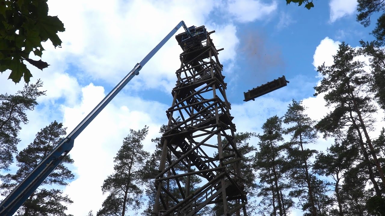 Krāslavā nojaukts Priedaines skatu tornis