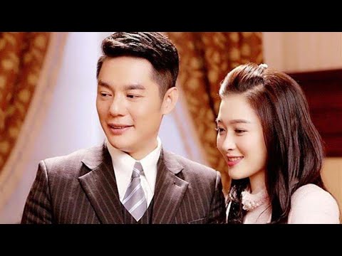 傅程鹏长居香港陪妻儿，一家逛乐园很温馨，周丽淇背4 5万包出门