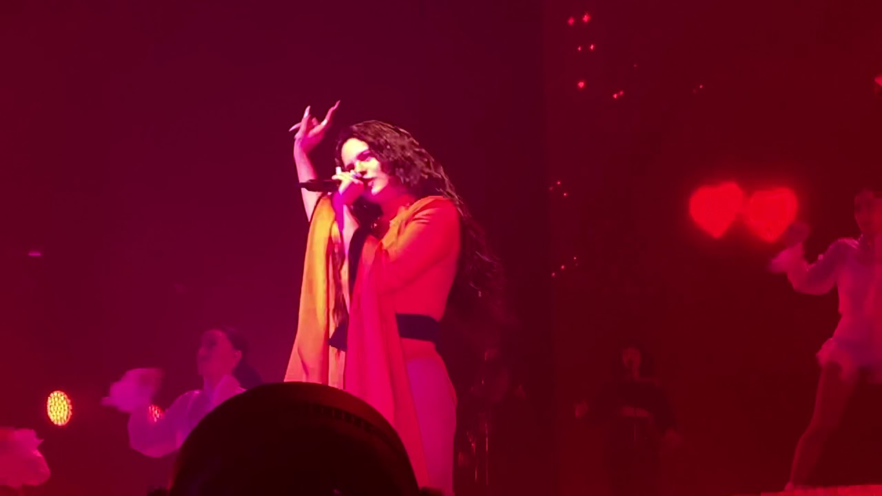 Rosalía - Aute Cuture (El Mal Querer Tour Barcelona)