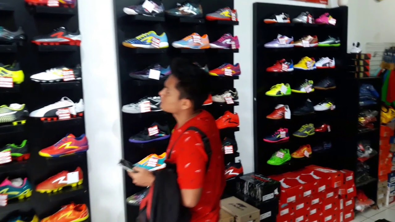 Topscore Outlet Tempat Jual Sepatu Futsal Paling Lengkap Di Depok Youtube