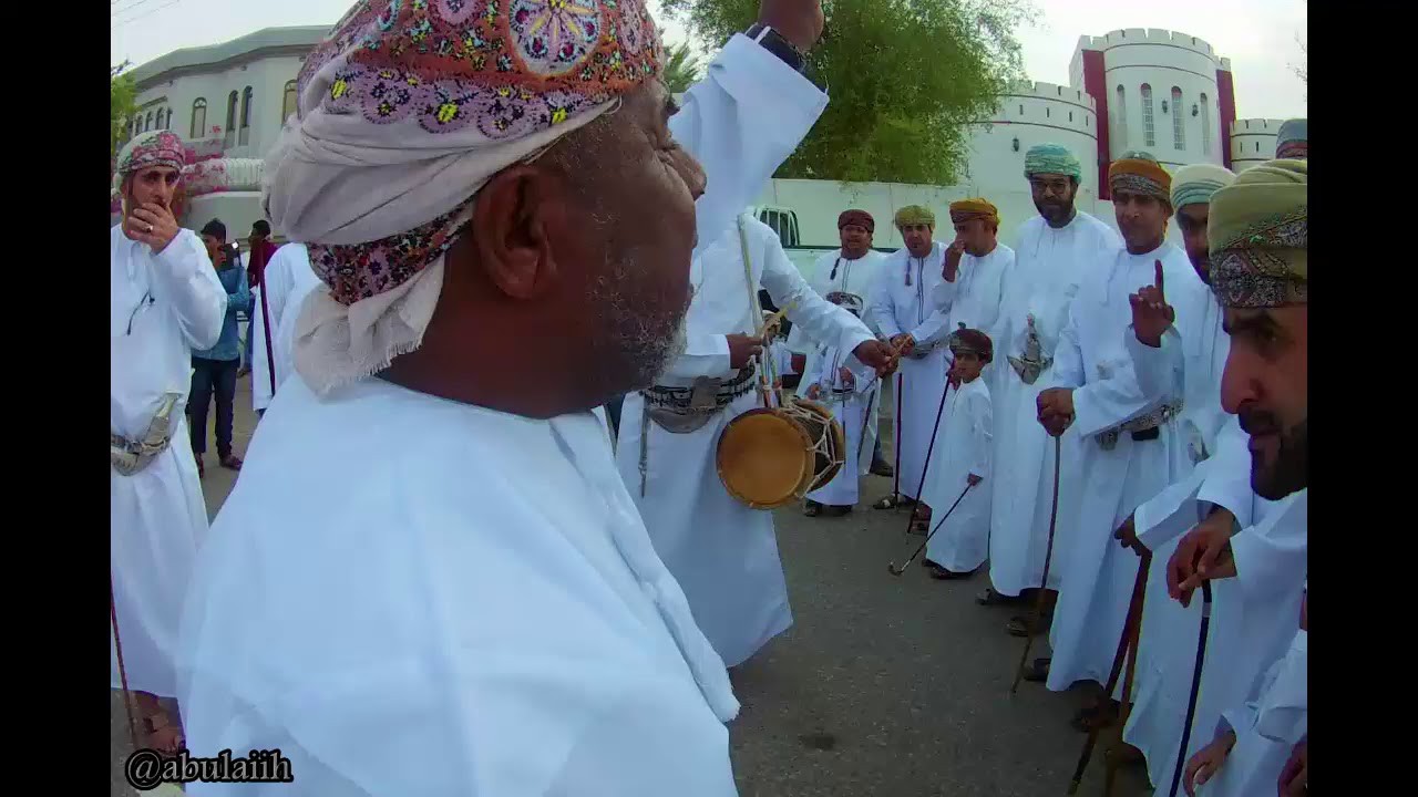 فنّ #الرزحة من الموروث الشعبي في قرية اليحمدي بولاية #إبراء صباح أول أيام عيد الأضحى المبارك .