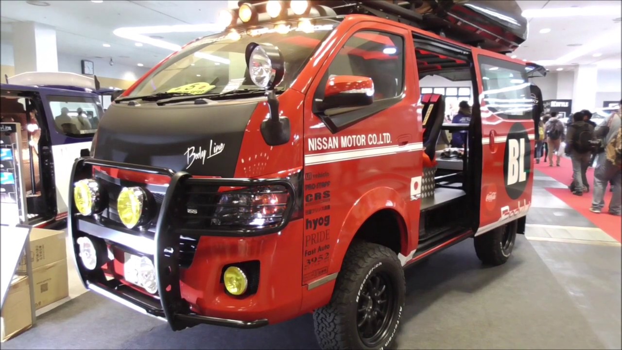 ボディラインのカスタムnv350キャラバン Body Line レッドサファリ の内装 運転席まわりから座席シートも Youtube