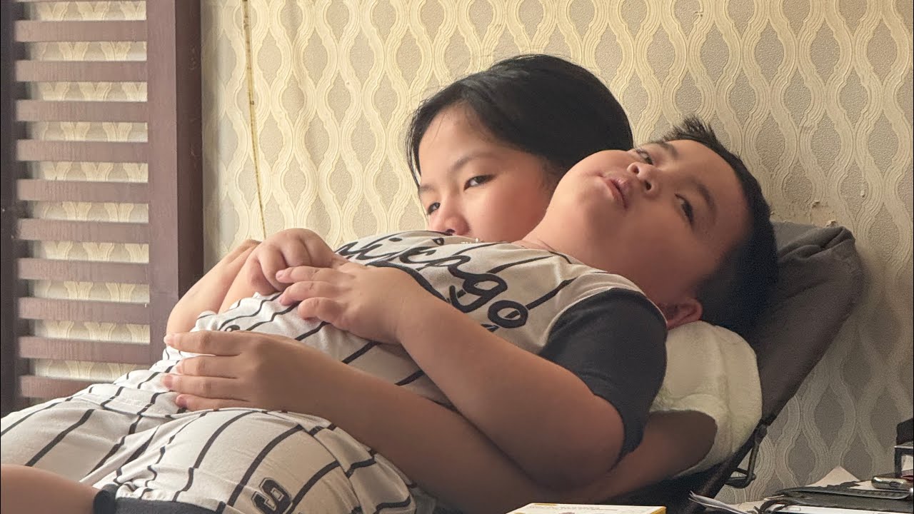 Đức Thành Sống Rất Tình Cảm Với Chị Gái