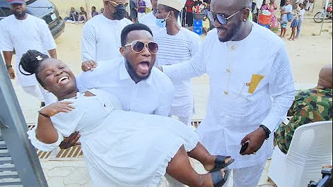 See what happen when Mustapha Sholagbade carried the shortest Yoruba Actress at Yomi Fabiyi's Naming