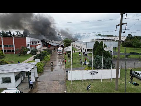 Incendio en una fábrica del Parque Industrial de Pilar