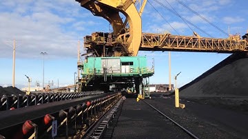 Stacker/Reclaimer Action