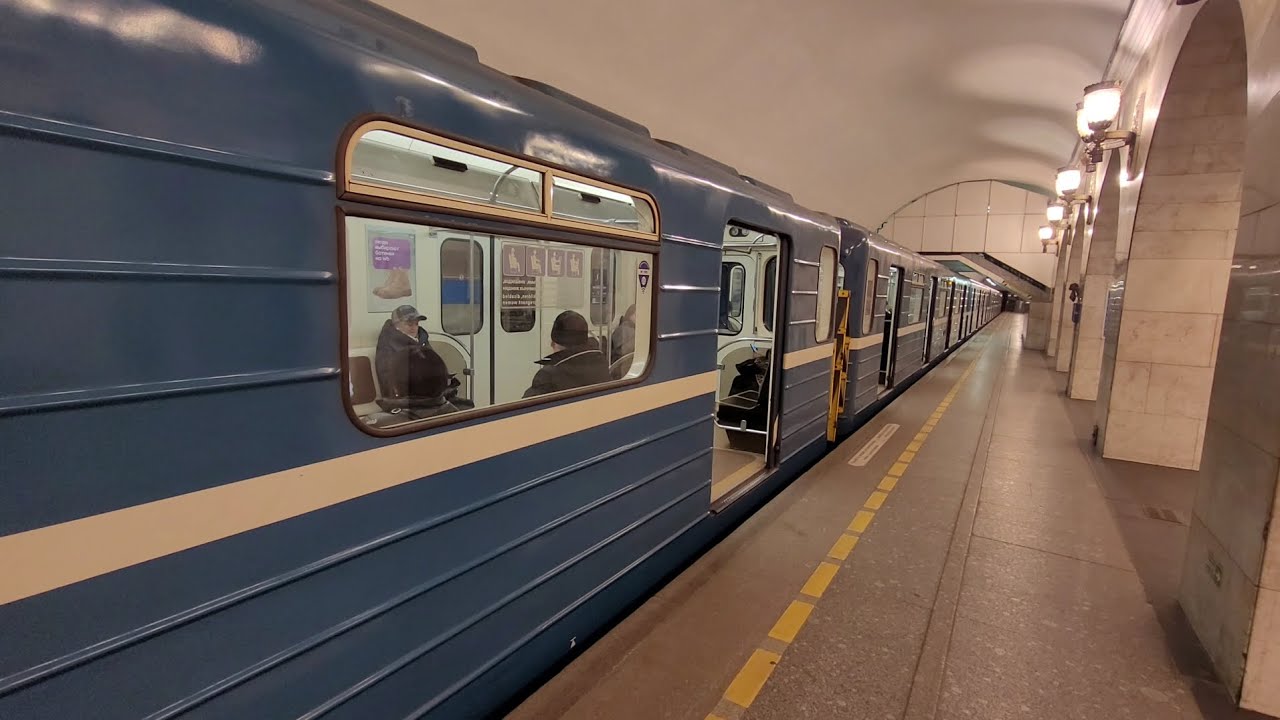 поездка на метропоезде «Пришелец», вагоны: 1126-1130, борт №0213, маршрут 255, 🔵линия 2🔵