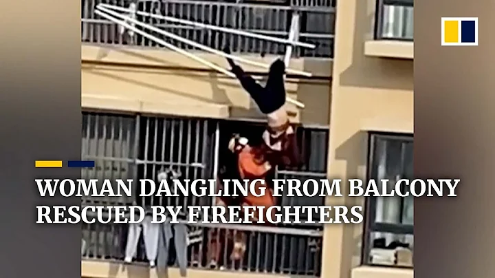 Elderly woman dangling from balcony rescued by firefighters in China - DayDayNews