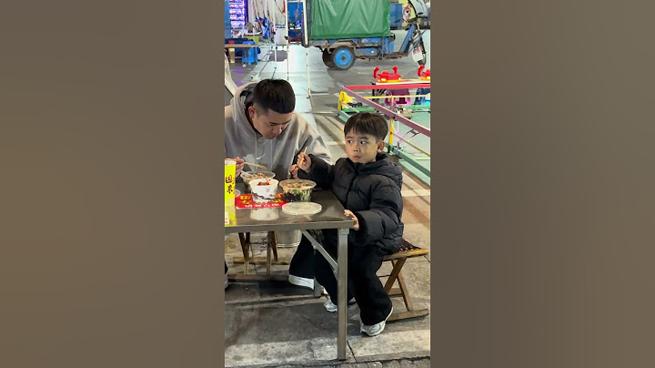 当父子俩背着妈妈出来偷吃夜宵时#爸爸带娃 #宝爸带娃的正确方式 #宝爸带孩子 #小星辰 #冬天带娃chill一点