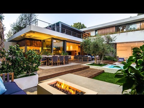 Vidéo: Massive Doheny Residence avec des affichages opulents dans les collines d'Hollywood