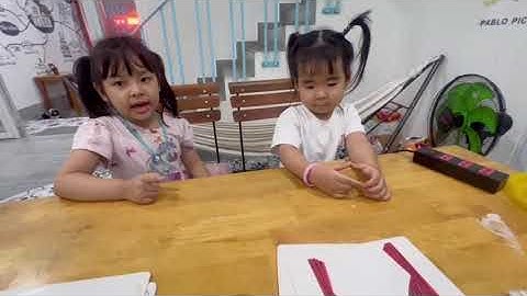 Phan Thiet English Communication: Annie and Sophia practice talking about House Objects