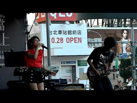 20111105台北站前新光三越 丁噹簽唱會 我是一隻小小鳥