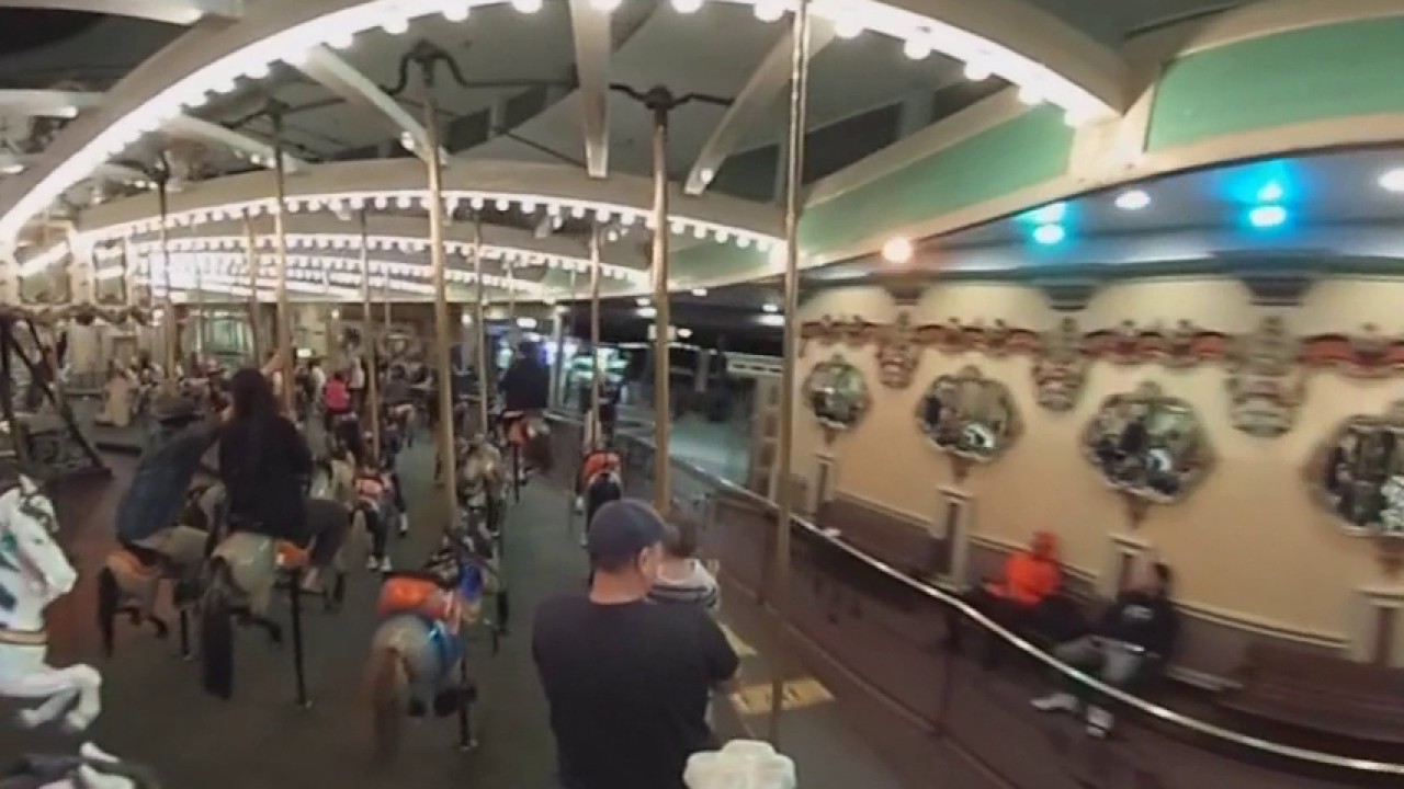 Santa Cruz Carousel in 360°