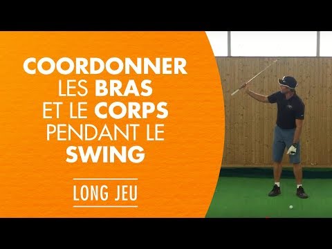 Coordonner les bras et le corps pendant le swing de golf