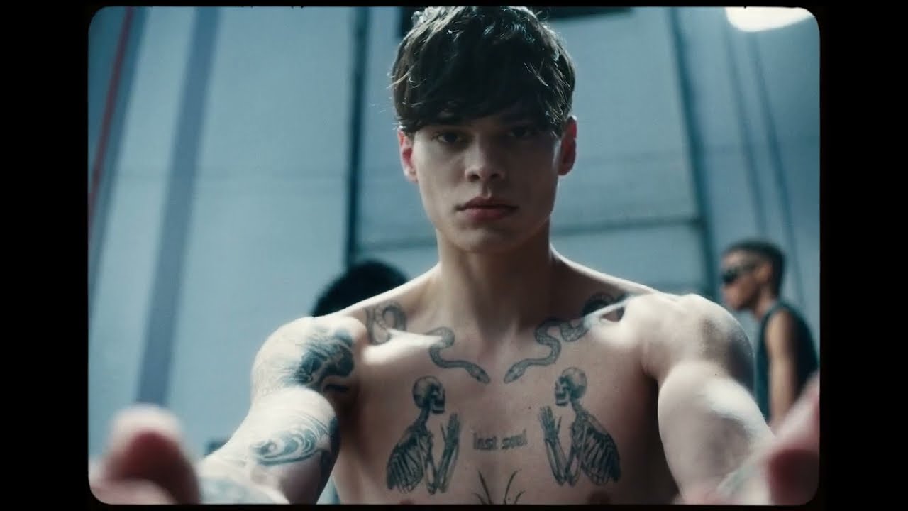 DSQUARED2 FALL / WINTER 2023 CAMPAIGN PREVIEW - YouTube