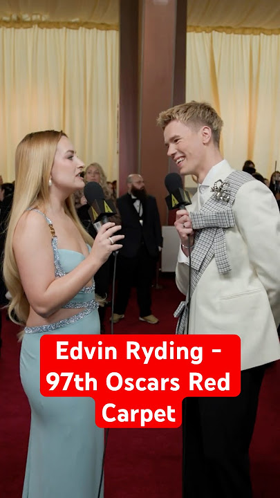 Amelia Dimoldenberg & Edvin Ryding Sing the Wicked Defying Gravity Riff | 97th Oscars Red Carpet