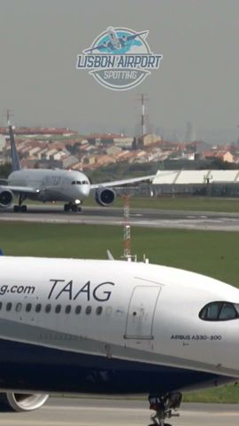 Boeing 787-10 Long Takeoff of United Airlines at Lisbon Airport