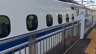 JR岡山駅を出発する新幹線N700A