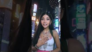 Samantha Maxis Speaks German.