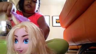 Elsa styling head (toy review)
