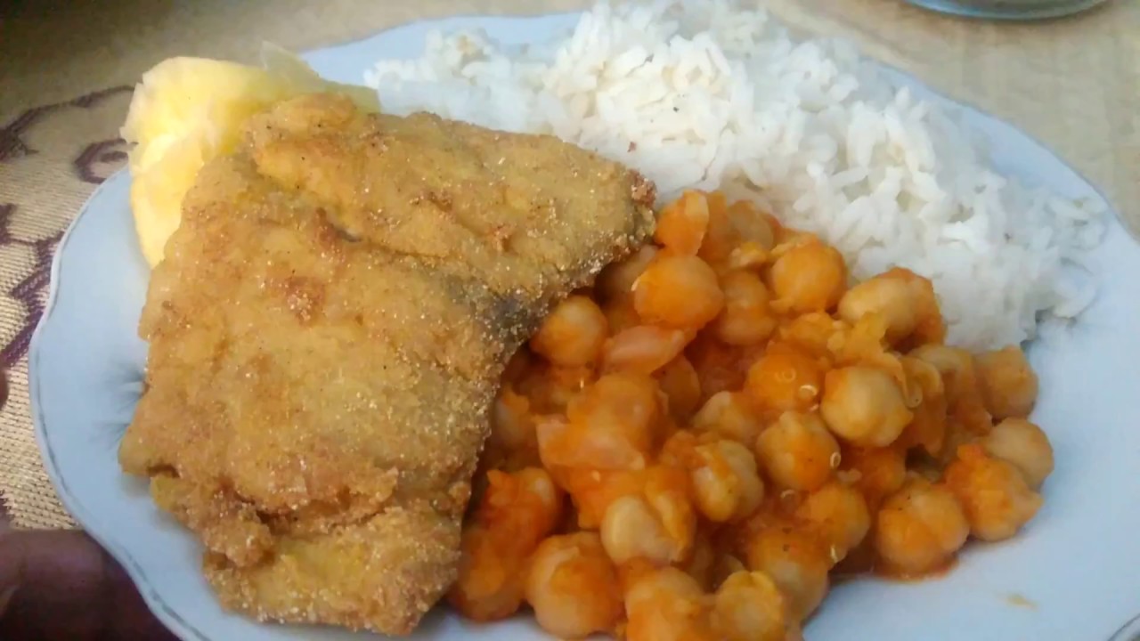 Garbanzos con Pescado Frito, Yuca y Cancha Serrana Tostada / Delia