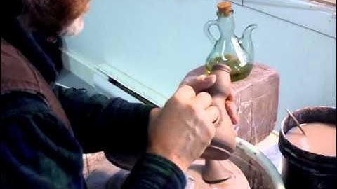 SIMON LEACH POTTERY TV - Attaching spout to olive oil jar - thoughts etc -  27 feb