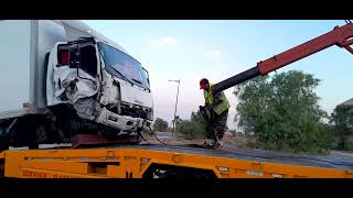 كن صبوراً ومتسامحاً كي لا تخسر حياتك. اخسر من حياتك لحظة خير من أن تخسر حياتك بلحظة".