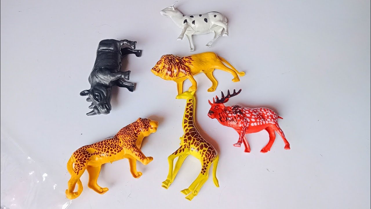 Plastic Animals Uboxing
