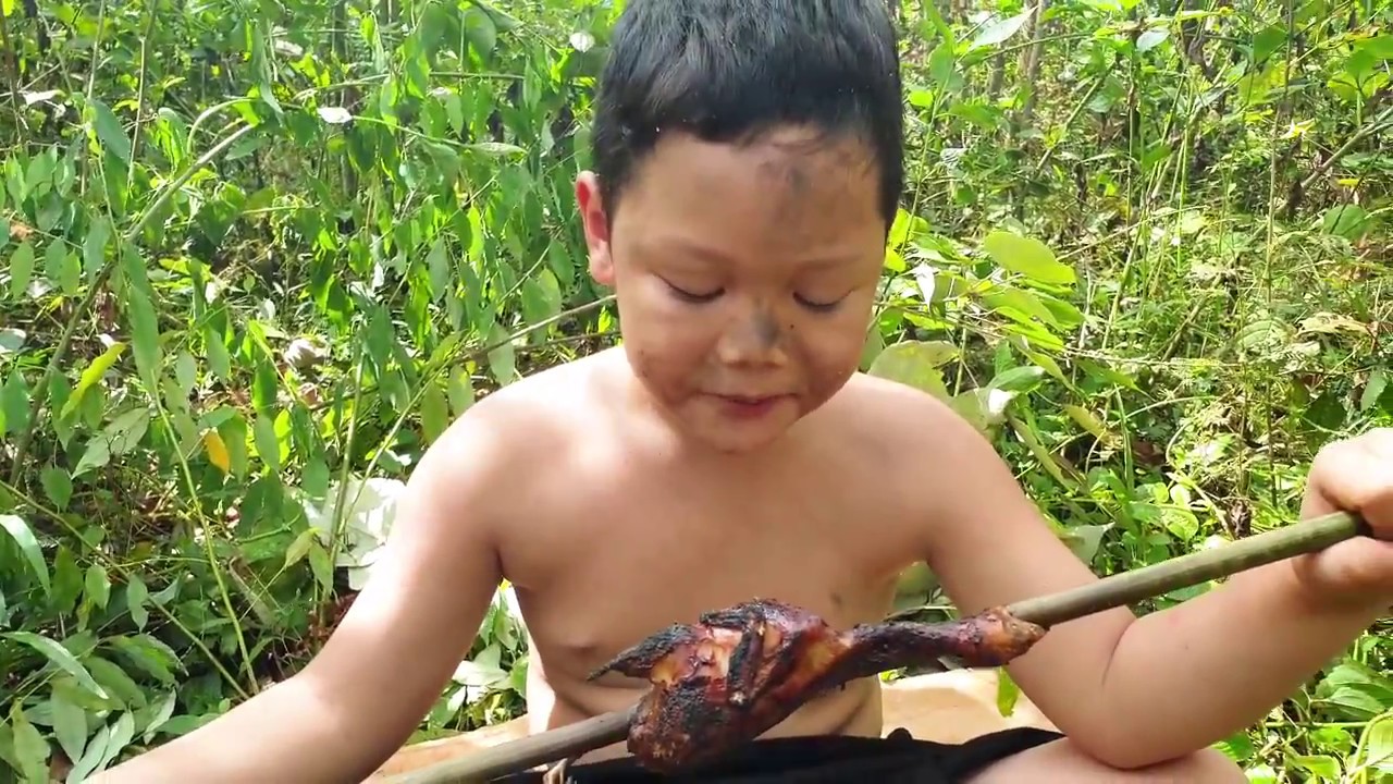 Technology and Primitive - Survival Skills Hunting Wild Birds In Forest - Grilled Eating Delicious