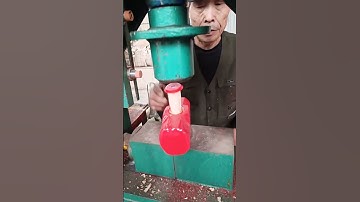 Hydraulic installation of hand hammer handle, good machinery and good tools to save time and effort
