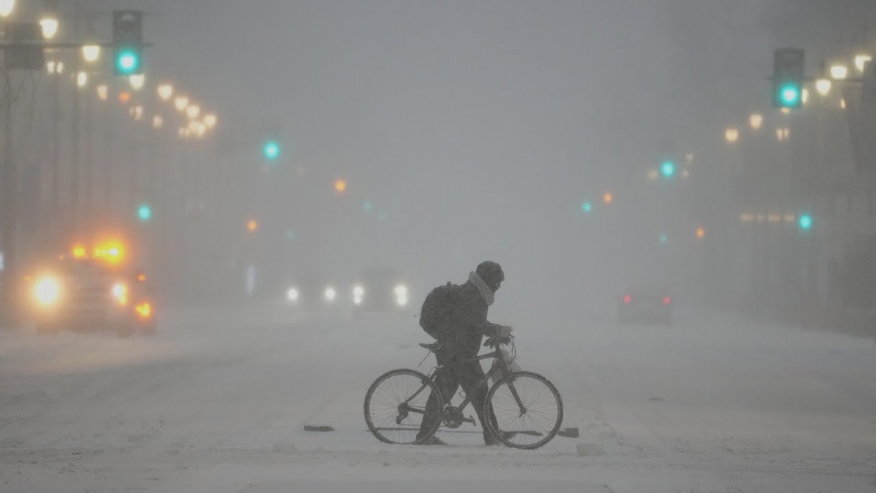 Dangerous snowstorm kills more than 10 people and batters the US - YouTube