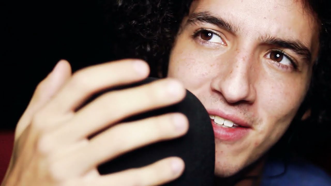 ASMR speaking in Spanish