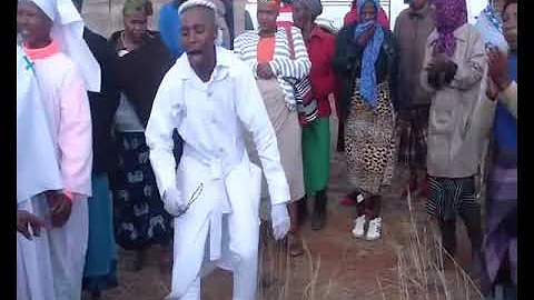 Daluxolo Hoho-Hamba nathi (dancers Linda Hoho & Bu...