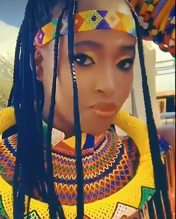 Zulu queen in a gorgeous traditional dress #zuluqeen #zuluculture #africanmaiden