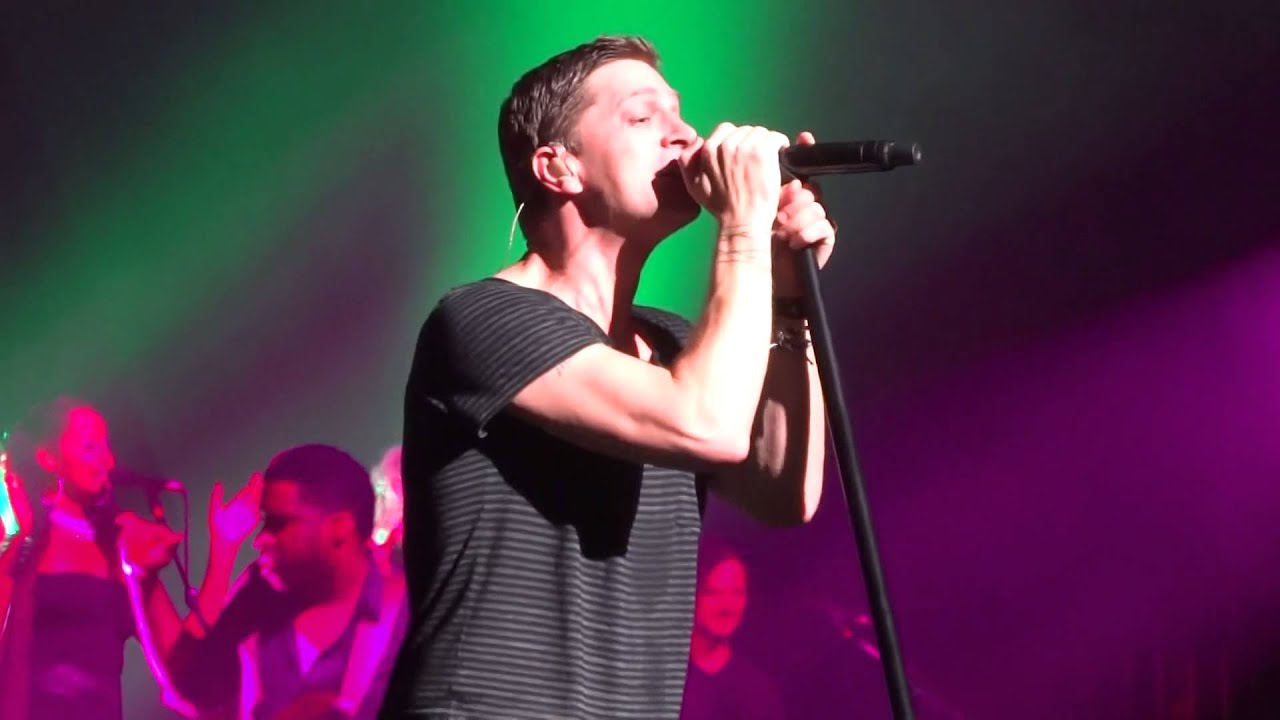 Rob Thomas (Musical Artist). 