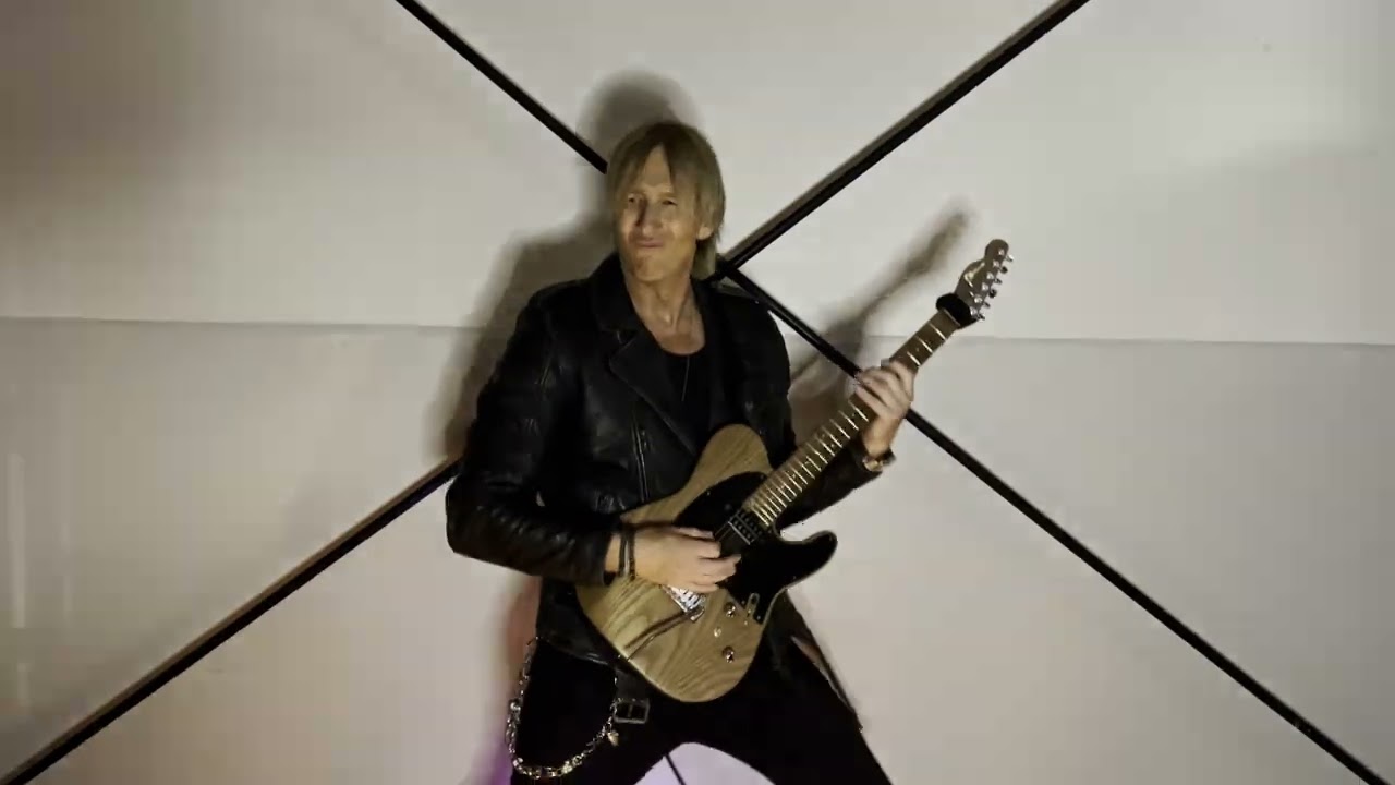 ⁣Chris Barclay-Las Vegas Alien (Official Music Video)