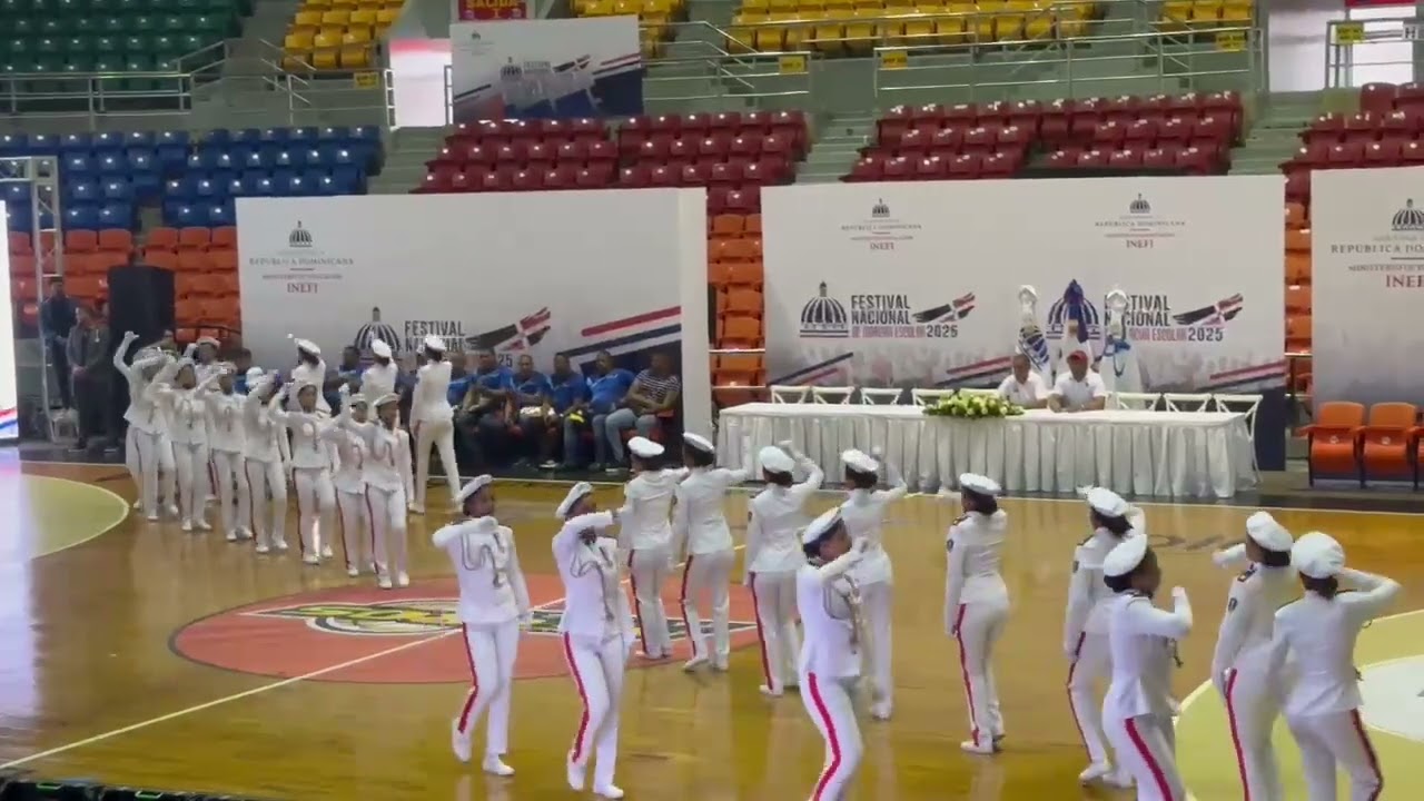 Participación del Centro Educativo Milagros Celeste Arias en la Competencia de marcha.