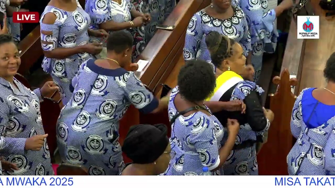 ASKOFU MCHAMUNGU AWAOMBA WAWATA WAIMBE WIMBO WA MIMI MKATOLIKI KANISA KUU PADRI DENIS WIGIRA AKOLEZA