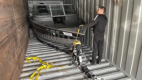 Loading Lund Yacht & Imperial Automobile in 40