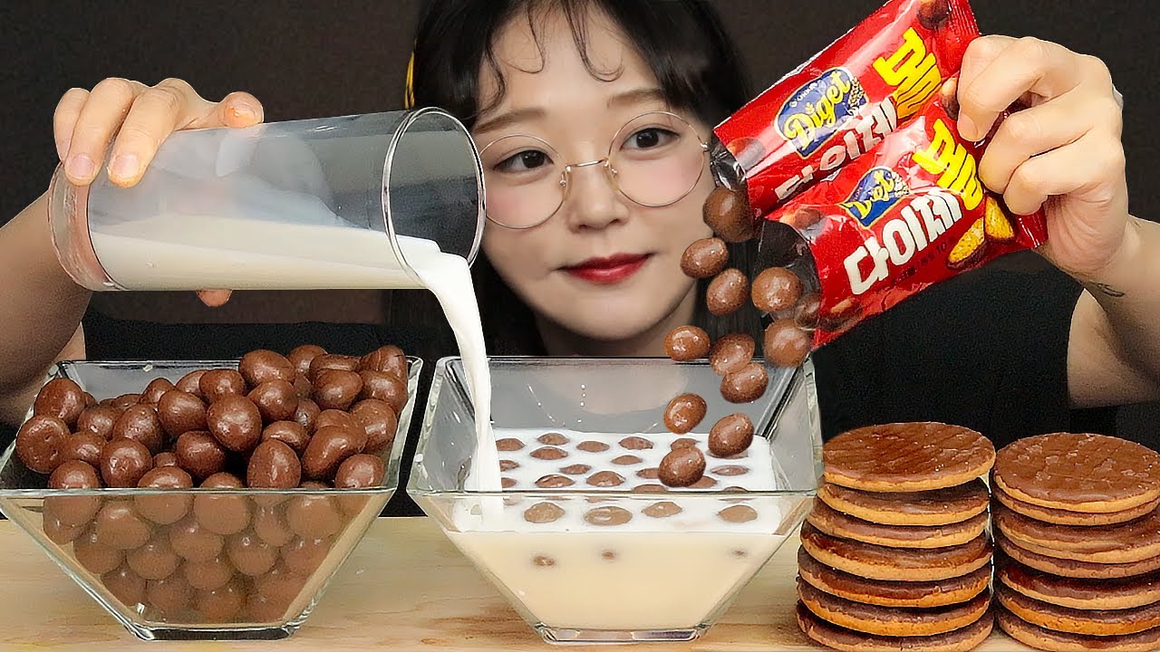 АСМР ЕДА Шоколадные шарики с Молоко | CHOCOLATE BALLS with MILK MUKBANG