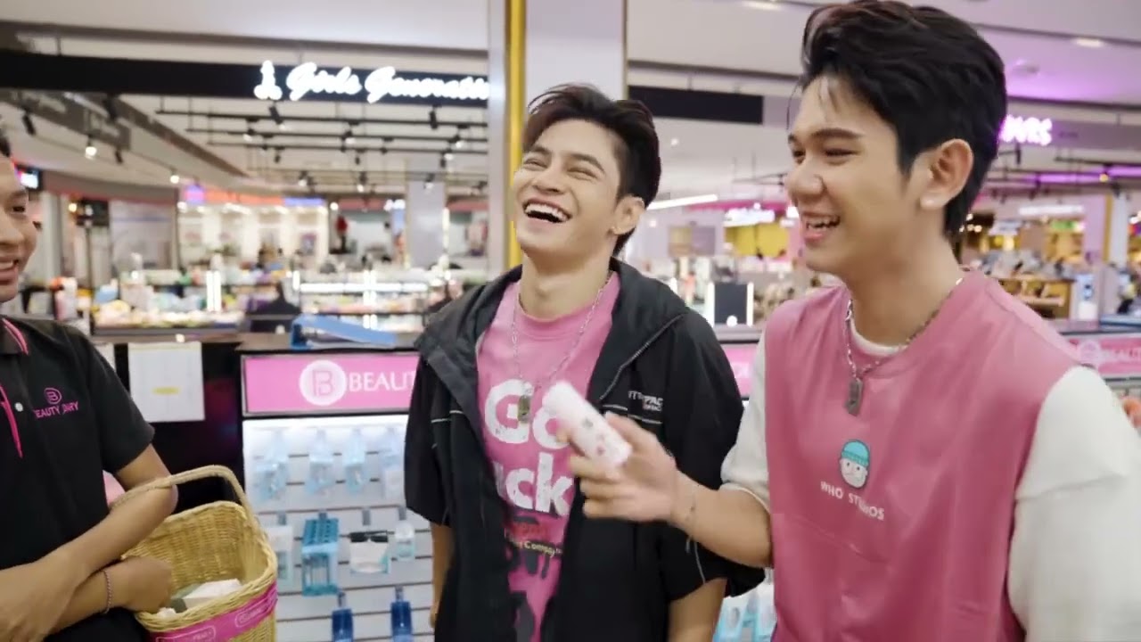 Vita က Shine ကို Cosmetic လိုက်ဝယ်ပေးတဲ့ Vlog