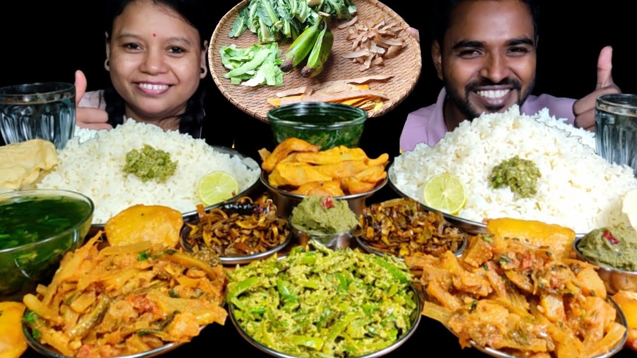 Aloo peel Pakoda, Dal Chawal, Bharta, Chutney, Gobi danthal Sabji | Asmr Eating | Couple Eating Show