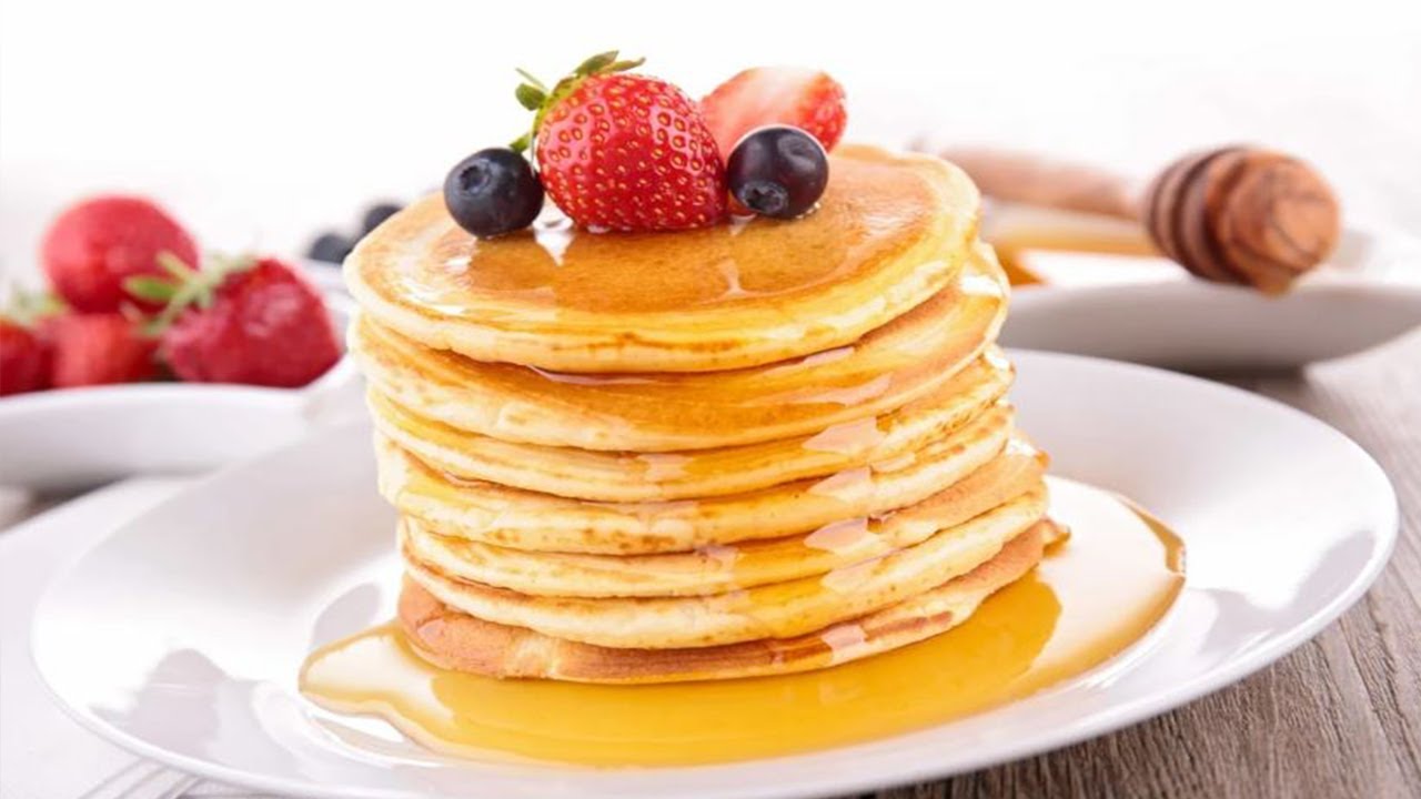 عشاق الحلو اجمع هنـــا.. أسهل طريقة لعمل بان كيك مع مروة الشافعي