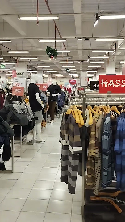 Suasana matahari dept store kala menyambut season natal