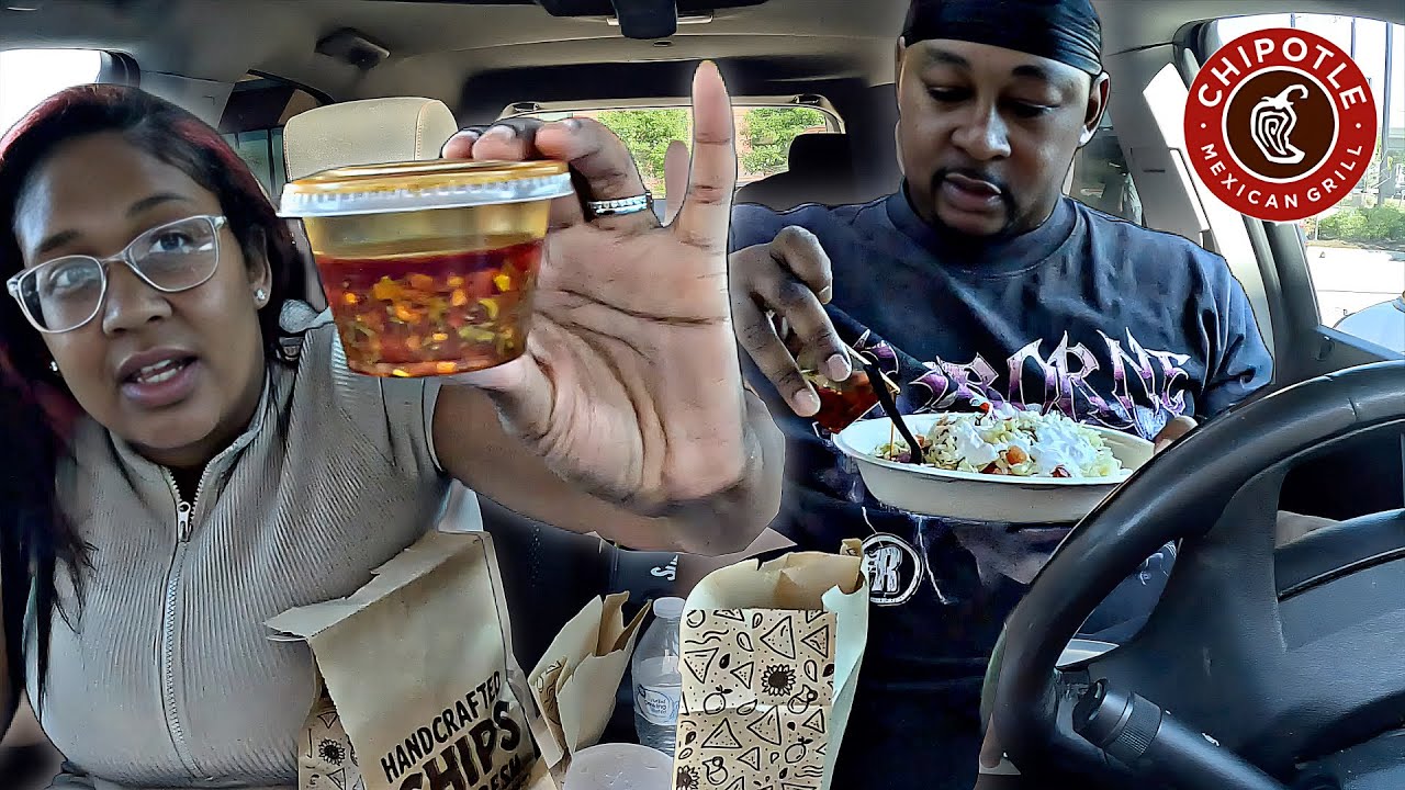 TRYING THE NEW RED CHiMICHURRI SAUCE FROM CHIPOTLE!