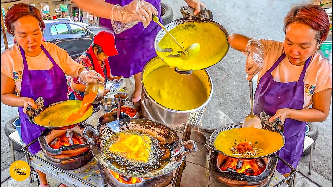 Mother Daughter Selling Crispy Fried Omelette Making Price 60 Baht Only l Bangkok Street Food