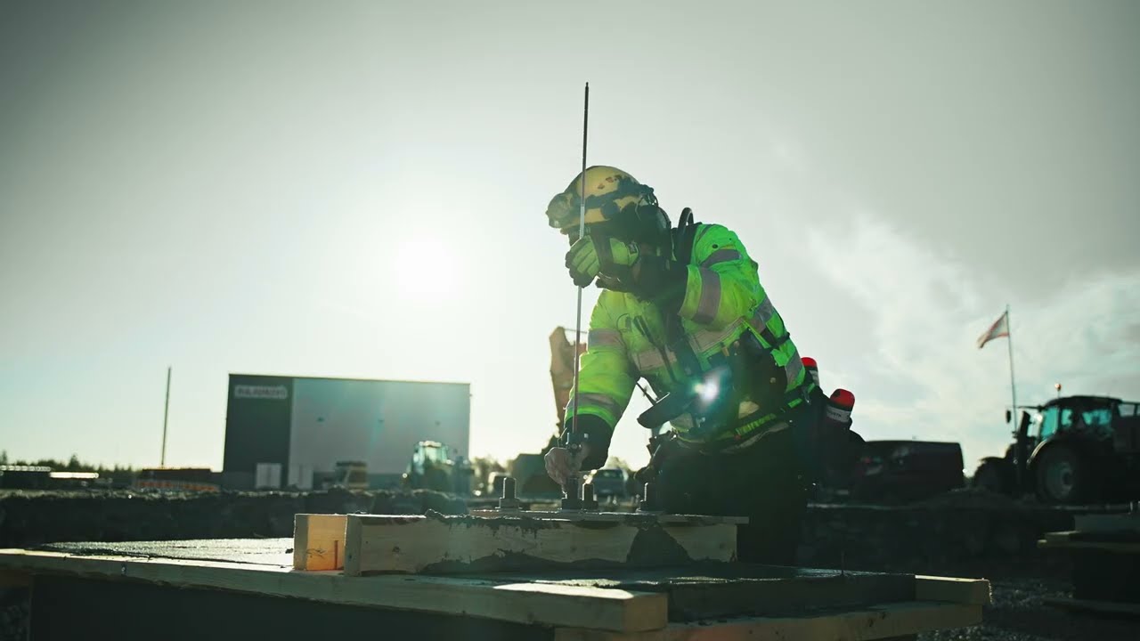 Teollisuushallin rakentaminen - Perustuksista kuorivalmiiksi